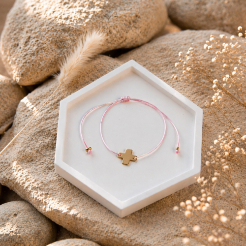 Μαρτυρικό βάπτισης βραχιόλι για κορίτσι με χρυσό σταυρό και σχοινάκι ροζ με χρυσά στοιχεία