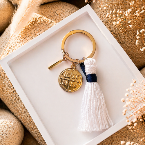 Μαρτυρικό βάπτισης μπρελόκ με χρυσό σταυρό και λευκή φούντα για αγόρι