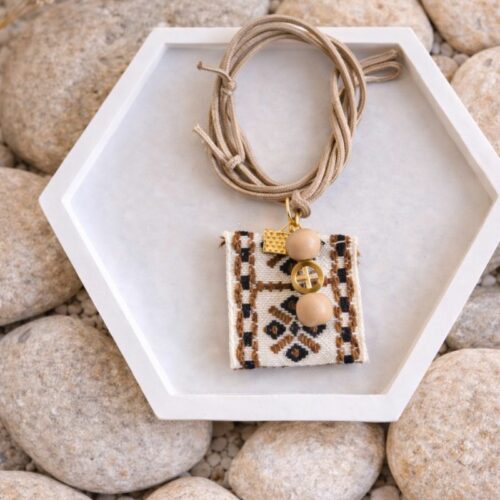 Μαρτυρικό βάπτισης κολιέ με χρυσό σταυρό, υφαντή τρέσα και ξύλινη χάντρα