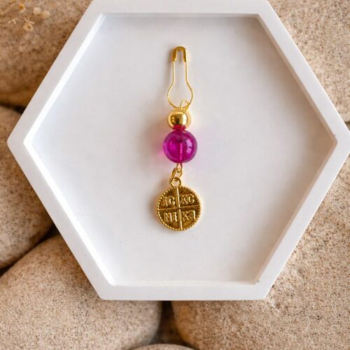 Μαρτυρικό βάπτισης πέτου για κορίτσι με χρυσή παραμάνα, γυάλινη φούξια χάντρα, χρυσή χάντρα, χρυσό σταυρό Κωνσταντινάτο