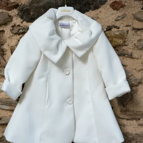 Off-white μάλλινο παλτό βάπτισης κοριτσιού από ύφασμα βελούρ με φαρδύ γιακά και λευκά κουμπιά