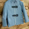 Dusty Blue χειμερινό βαπτιστικό jacket αγοριού με navy κουμπώματα και φερμουάρ