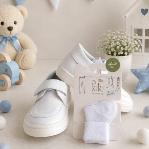Baby blue βαπτιστικά παπούτσια αγοριού με λευκές κάλτσες