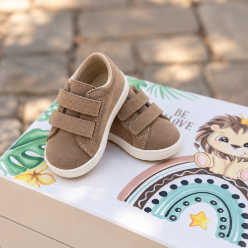 Καφέ βαπτιστικά παπούτσια BabyWalker για αγόρι σε γήινη απόχρωση
